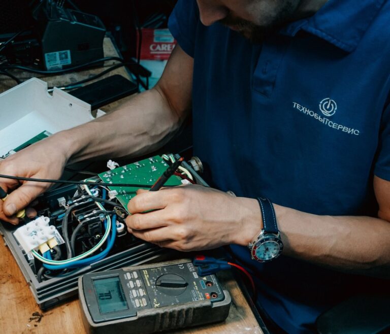 Maintenance préventive onduleur solaire : les 9 gestes 4 Maintenance préventive onduleur solaire : les 9 gestes